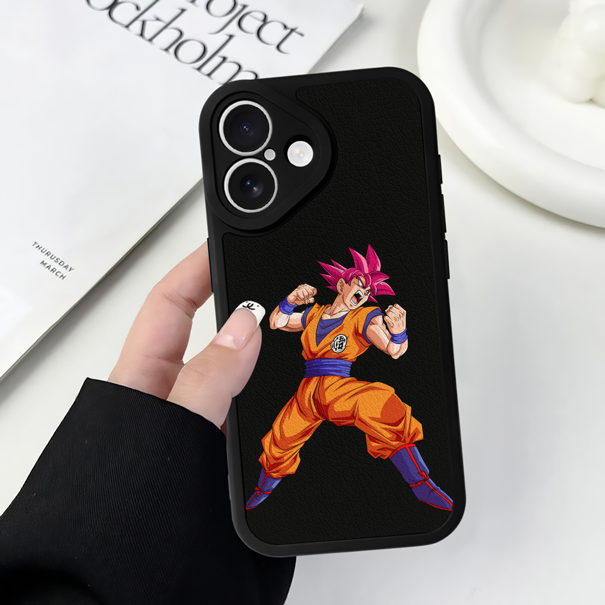 （画像用） ドラゴンボール 孫悟空（そん ごくう）Son Goku カカロット DRAGON BALL Kakarotto 【iPhone 16シリーズ対応】シリコンスマホケース（レザー調） 材質：シリコン